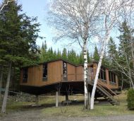 Le chalet au printemps, quand les feuilles des arbres ne sont pas encore sorties...
