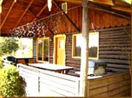 Galerie avec vue du lac, set de patio et BBq au gaz