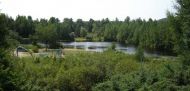Lac Lauzon, au milieu � gauche le parc cl�tur� et la plage