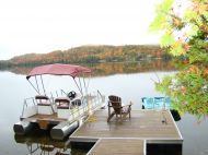 Ponton sur le lac (canoe, p�dalo et kayak sont aussi disponibles)