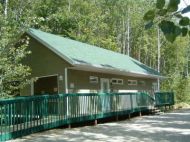 Local sanitaire pour camping avec buanderie