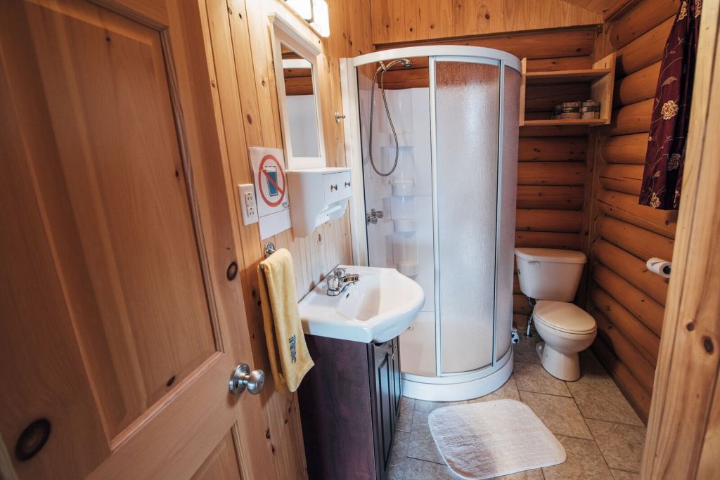 Chalets En Bois Rond, Pourvoirie Du Rapidesept, Chalet à louer, AbitibiTémiscamingue, vald'or Chalets En Bois Rond, Pourvoirie Du Rapidesept, Chalet à louer, AbitibiTémiscamingue, vald'or