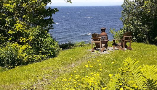 Belvédère privé du chalet #3 avec foyer, il a le plus grand espace dégagé d'arbres