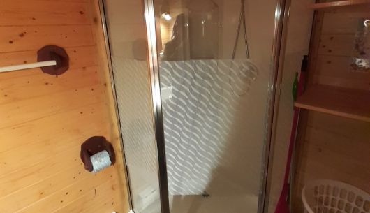 Chalet #3 avec douche de 34 pouces