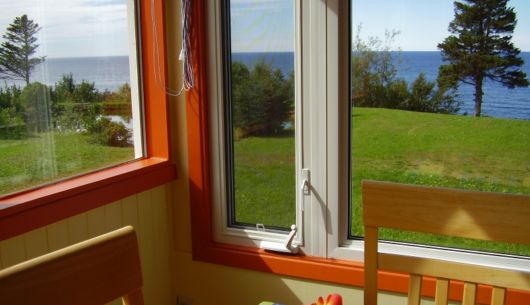 Salle à manger du chalet #1, avec grande fenestration!