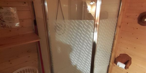 Chalet #2 avec douche de 34 pouces
