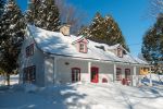 Chalet à louer Maison Ancestrale Bilodeau-Ethier, Jusqu'à 13 Pers Bien chauffée en hiver