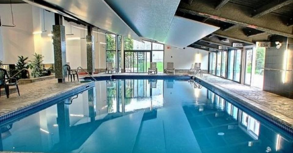 Piscine communautaire près de notre maison.