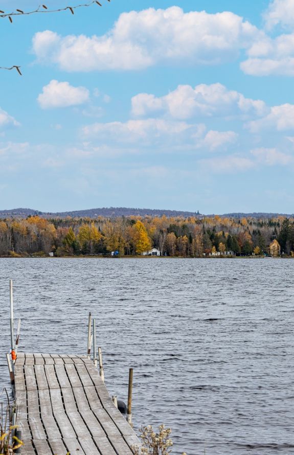 Au Soleil Levant Du Lac Aylmer - 