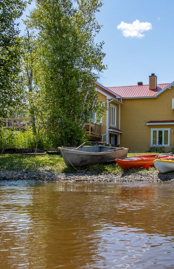 Au Soleil Levant Du Lac Aylmer - 