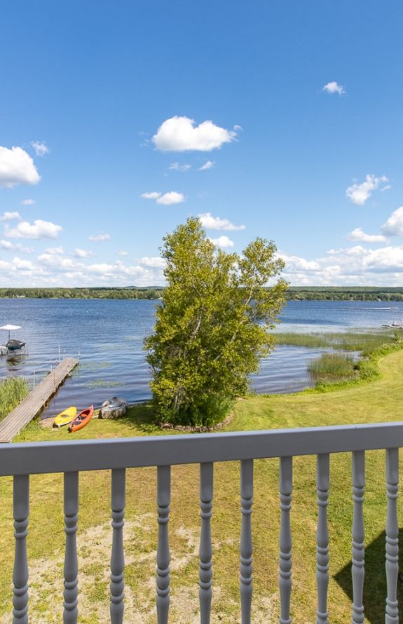 Au Soleil Levant Du Lac Aylmer - 