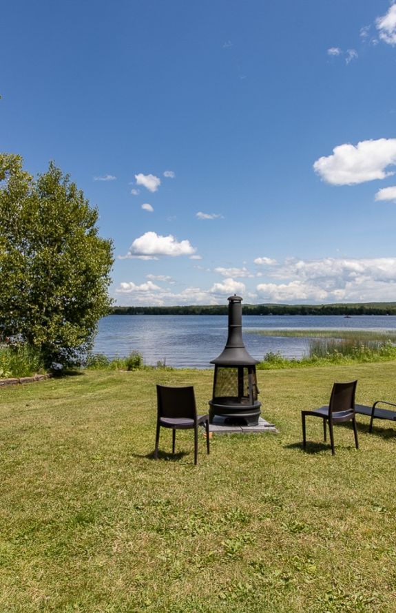 Au Soleil Levant Du Lac Aylmer - 