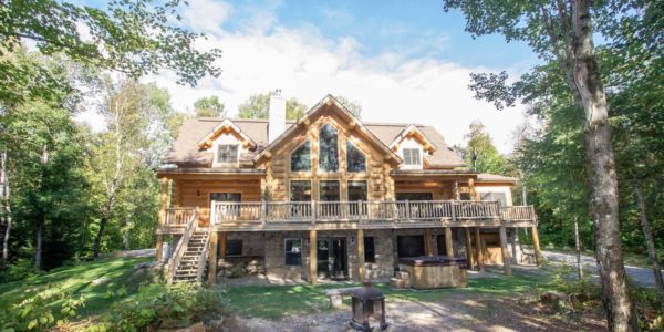 Chalet à louer en bois rond Laurentides