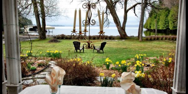 Une vue magnifique pendant un bon souper aux chandelles