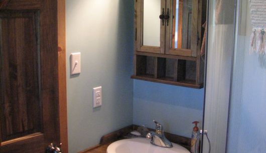 Chambre de bain avec douche