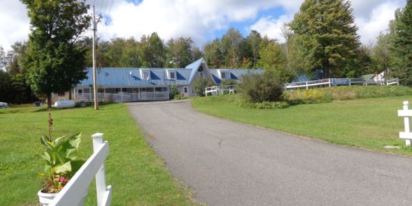 Chalet à louer en bois rond Cantons-de-l'Est / Estrie