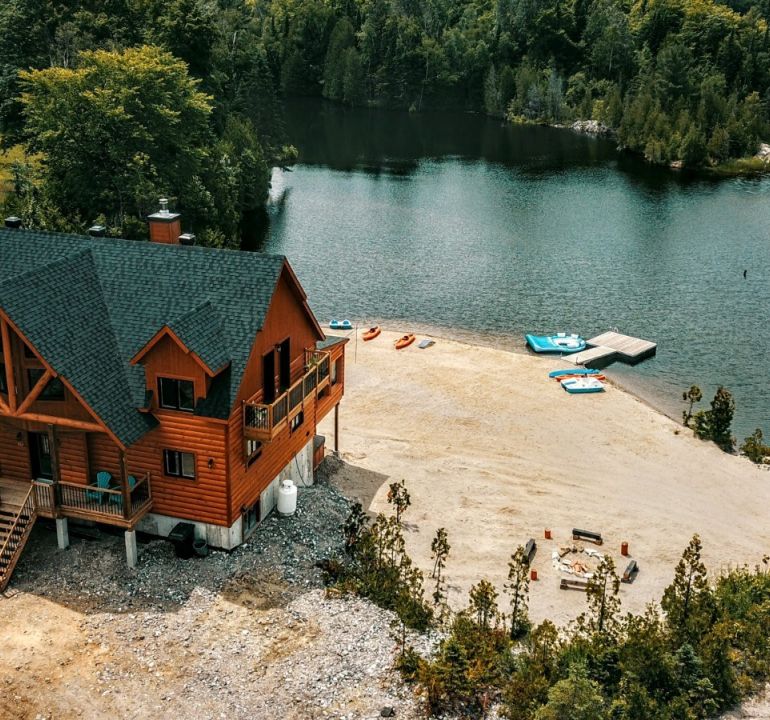 Voir plus de photos et informations pour Chalet à louer Laurentides