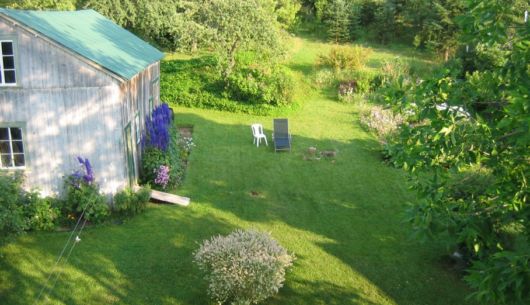 Vue sur le terrain de votre balcon