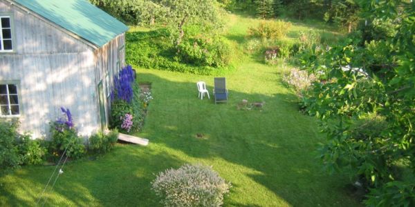 Vue sur le terrain de votre balcon