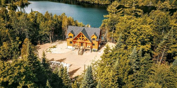 Chalet à vendre en bois rond Laurentides