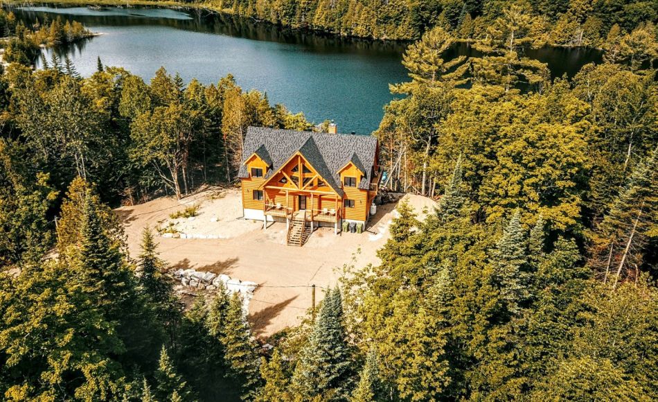 Chalet à vendre en bois rond Laurentides